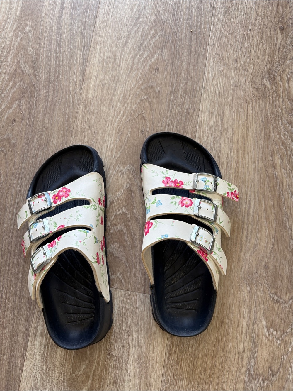 Women’s Floral Triple-Buckle Sandals in Cream and Pink